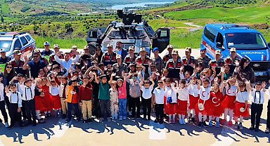Batman’da öğrenciler, jandarma karakolunda fidan dikti