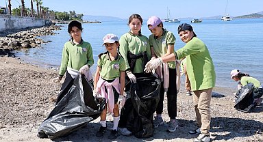 Bodrum’da deniz çöpleri izleme ve kıyı temizliği çalışması yapıldı