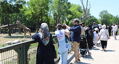 Bursa Hayvanat Bahçesi’ne bayramda ziyaretçilerini ağırladı
