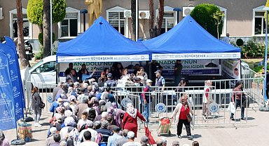Çerçioğlu, ata tohumlarından üretilen fidelerle vatandaşlarla buluştu
