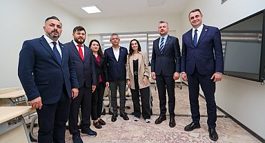 CHP Genel Başkanı Özel, Buca’da tesis ziyaretlerinde bulundu