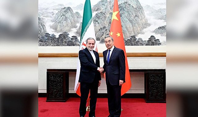 Çin Dışişleri Bakanı, İranlı mevkidaşı ile bir araya geldi