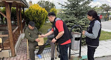 Çorum Belediyesi huzurevi sakinlerine bayram ziyaret etti