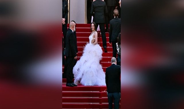 Dünya sahnesine Trendyolmilla imzasıyla çıktı, Demet Özdemir Cannes kırmızı halısında