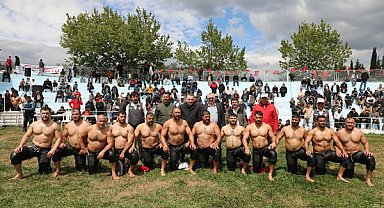 Edremit’te 18. Geleneksel Şehit Hamdibey Yağlı Güreşleri yapıldı