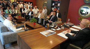 Edremit'te bayramlaşma programı yoğun katılımla gerçekleştirildi