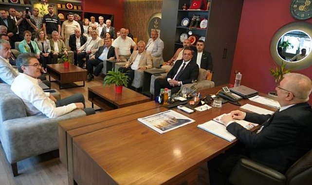 Edremit'te bayramlaşma programı yoğun katılımla gerçekleştirildi