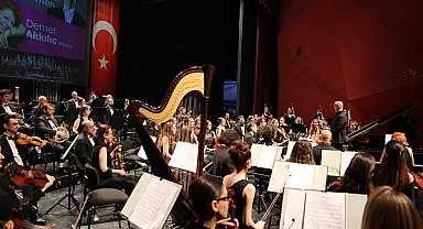 Eskişehir Büyükşehir Belediyesi Senfoni Orkestrası, haftalık konserini gerçekleştirdi