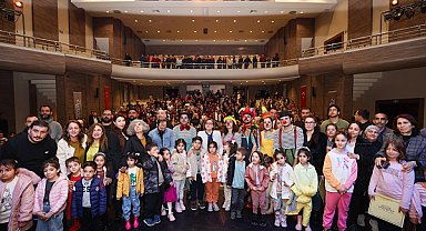 Gaziantep’te “Benim Güzel Papuçlarım” oyununun prömiyeri gerçekleştirildi