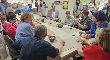 Gölcük’te Engelsiz Yaşam Merkezi'nde mum atölyesi düzenlendi