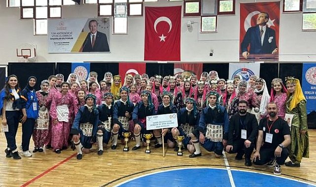 Halk Dansları Topluluğu’ndan çifte başarı
