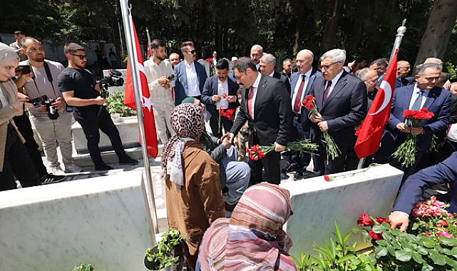 Hatay protokolünden Antakya Şehitliği’nde bayram ziyareti