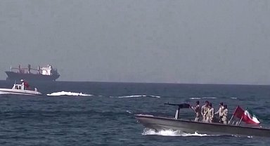 Hürmüz Boğazı’nda 24 saatte 33 gemi geçiş yaptı
