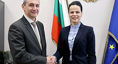 İvkova, Bulgaristan Sağlık Bakanlığı görevini Okoliyski'den devraldı