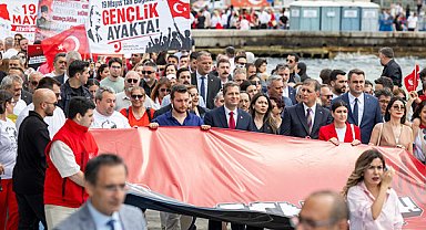 İzmir’de 19 Mayıs dolayısıyla tören ve yürüyüş gerçekleştirildi