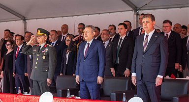 İzmir’de 19 Mayıs törenle kutlandı
