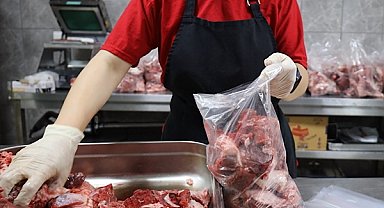 İzmit'te et bağışı kampanyası sürüyor