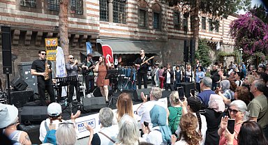 Kemeraltı Şenliği Tarihi Çarşı’da coşkuyla başladı