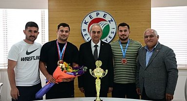 Kepez’in Pehlivanları Başkan Kocagöz’ü ziyaret etti