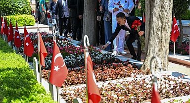 Kocaeli Valisi Aktaş’tan bayram arefesinde şehitlik ziyareti