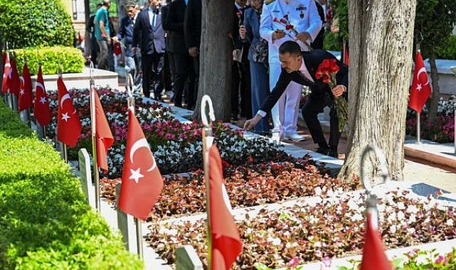 Kocaeli Valisi Aktaş’tan bayram arefesinde şehitlik ziyareti
