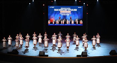 Küçükçekmece’de Halk Dansları gösterisi düzenlendi