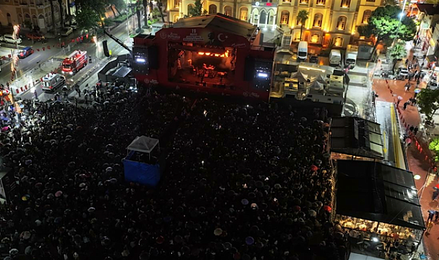 Manisa’da 19 Mayıs Gençlik Festivali Duman konseriyle sona erdi