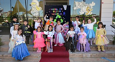 Manisa’da çocuklardan geri dönüşüm defilesi