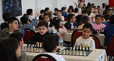 Manisa’da minik sporcuların katılımıyla satranç turnuvası düzenlendi