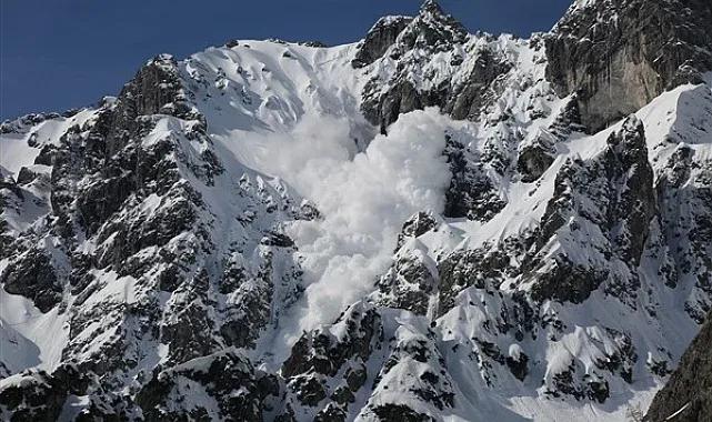 Meteoroloji'den kuvvetli yağış, rüzgar ve çığ uyarısı