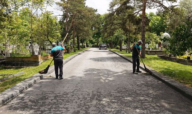 Mezarlıklarda temizlik ve bakım çalışması gerçekleştirildi