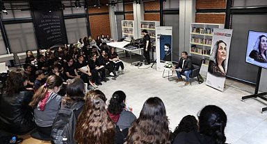 Nilüfer’de “Sanatçılar Sennur Sezer Okuyor” etkinliği