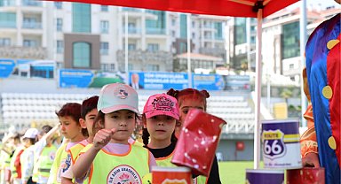 Nilüfer Uluslararası Spor Şenlikleri’nde öğrenciler yarıştı