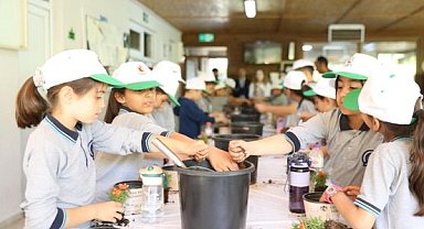 Öğrenciler Dünya Biyolojik Çeşitlilik Günü’nde fide dikti