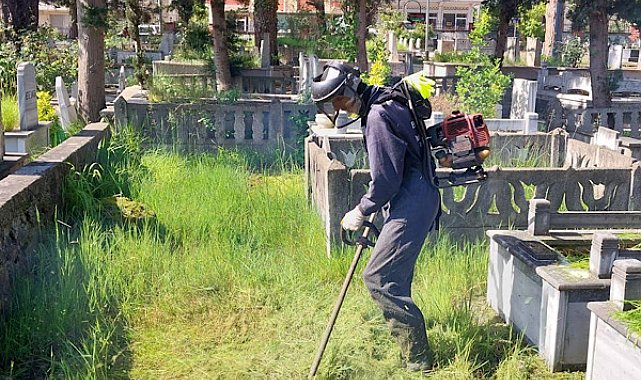 Ordu’da mezarlıklarda bayram öncesi temizlik ve bakım çalışması yürütüyor