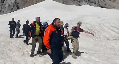 Ovacık’ta Kırk Merdiven Şelalesi’nde mahsur kalan vatandaş kurtarıldı