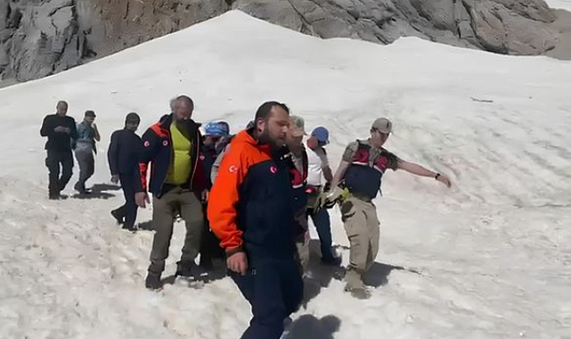 Ovacık’ta Kırk Merdiven Şelalesi’nde mahsur kalan vatandaş kurtarıldı