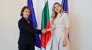 Petrova, Bulgaristan'daki Fransa Büyükelçisi Dumoulin ile görüştü