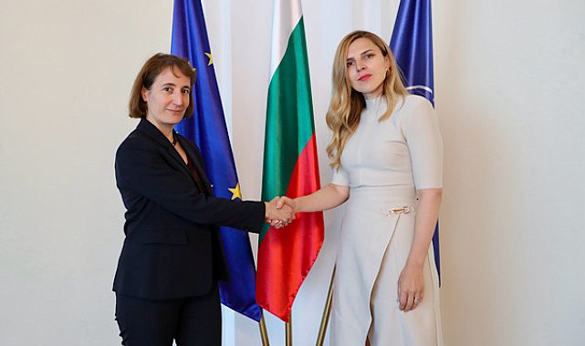 Petrova, Bulgaristan'daki Fransa Büyükelçisi Dumoulin ile görüştü