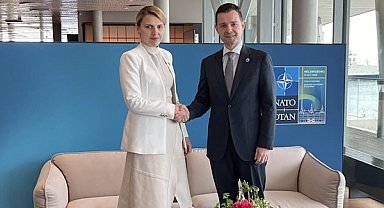 Petrova, Kuzey Makedonya Dışişleri Bakanı Mucunski ile görüştü