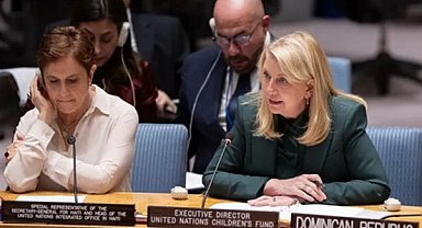 Russell, İzlanda Cumhurbaşkanı Tomasdóttir ile çocuk haklarını görüştü