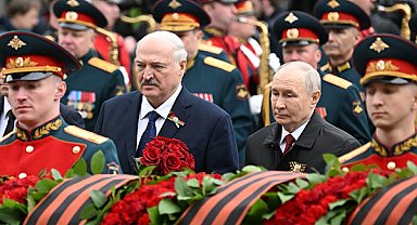 Rusya Devlet Başkanı Putin, Meçhul Asker Anıtı’na çiçek bıraktı