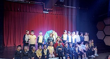 “Rüzgarda Savrulan Yapraklar” Denizli’de sahnelendi