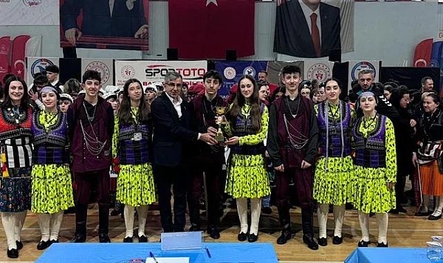 Trabzon Büyükşehir Belediyesi Halk Oyunları ekibi bölge şampiyonu oldu