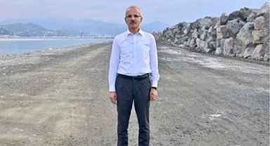 Uraloğlu’ndan Trabzon Köşk Huzurevi’ne bayram ziyareti