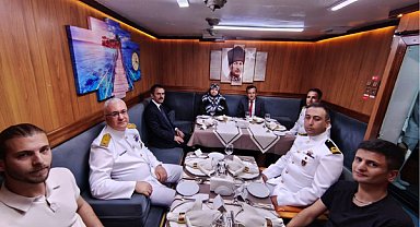 Vali Aktaş TCG Tayfun’u ziyaret etti
