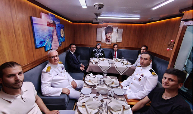 Vali Aktaş TCG Tayfun’u ziyaret etti