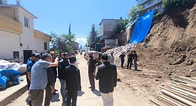 Vali Aktaş, toprak kayması alanında inceleme yaptı