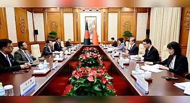 Wang Yi, Bangladeşli mevkidaşı Rahman ile görüştü