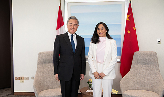 Wang Yi, Kanada Dışişleri Bakanı Anand ile görüştü
